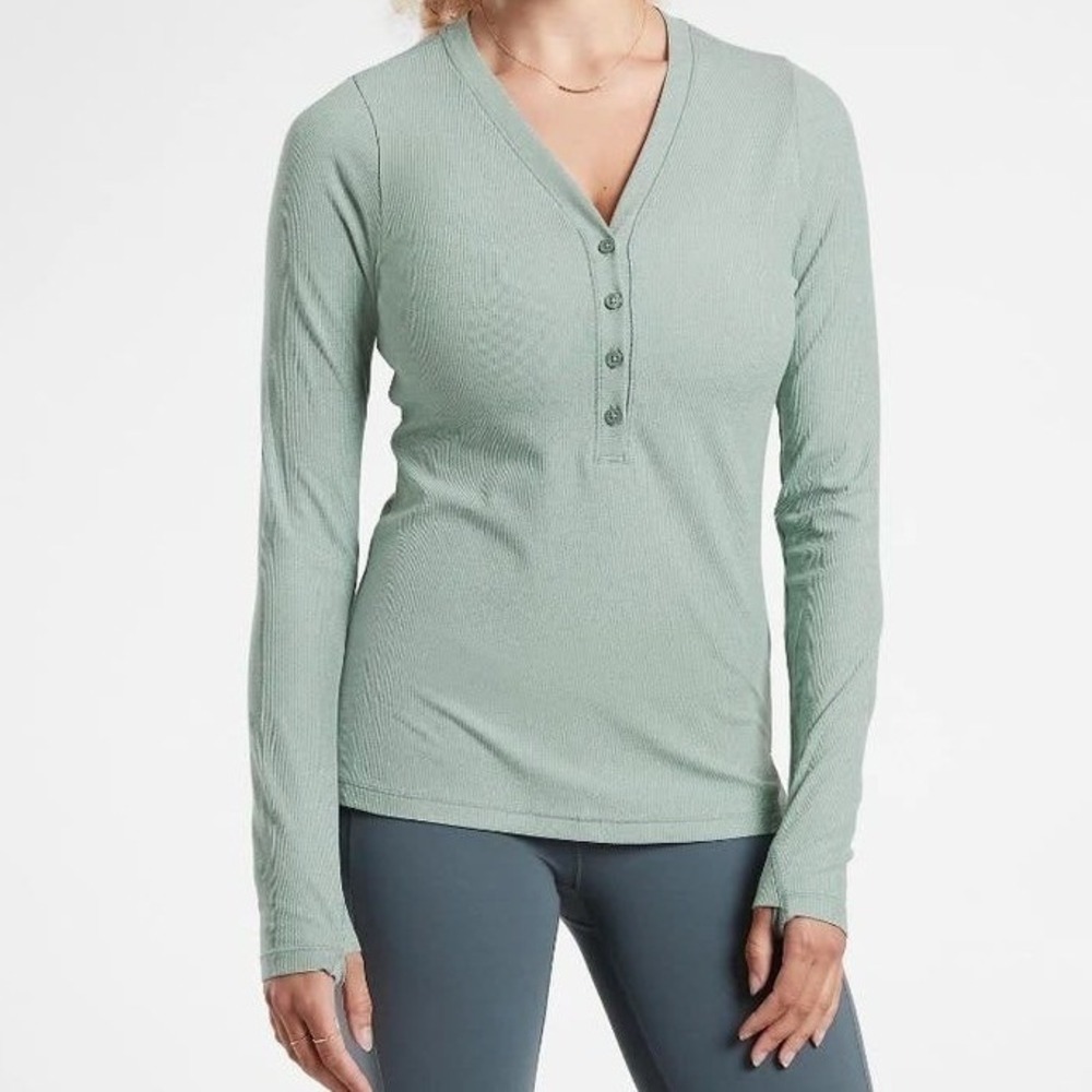 Athleta Uptempo Ribbed Henley Top Sage Green Long Sleeve Thumbholes Size M